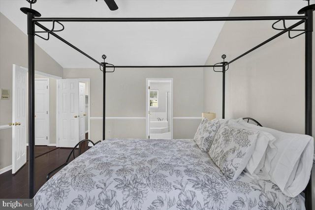 28 BROOKSHIRE DR, Warrenton, VA 20186