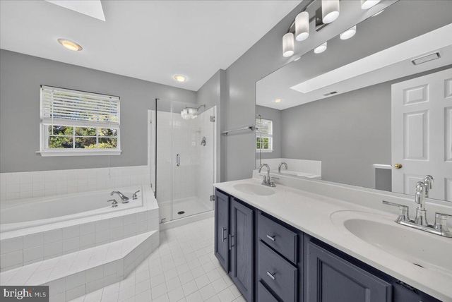 28 BROOKSHIRE DR, Warrenton, VA 20186