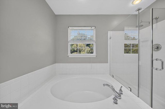 28 BROOKSHIRE DR, Warrenton, VA 20186