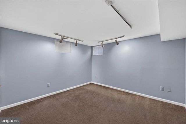 28 BROOKSHIRE DR, Warrenton, VA 20186