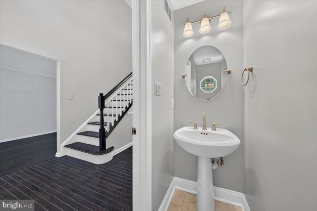 28 BROOKSHIRE DR, Warrenton, VA 20186