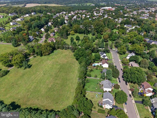 28 BROOKSHIRE DR, Warrenton, VA 20186