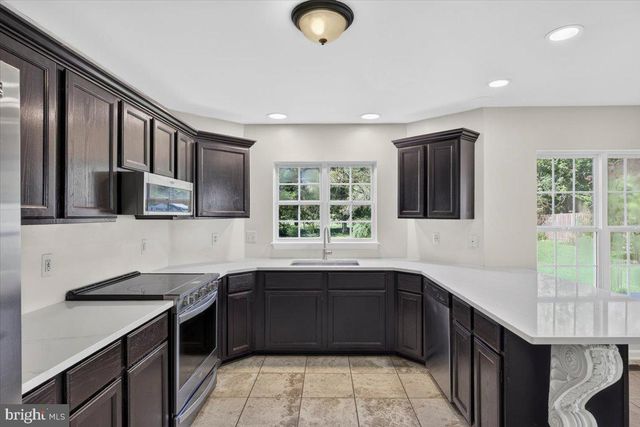 28 BROOKSHIRE DR, Warrenton, VA 20186