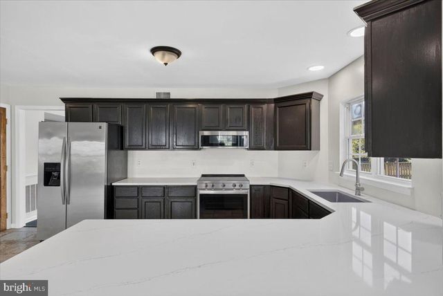 28 BROOKSHIRE DR, Warrenton, VA 20186