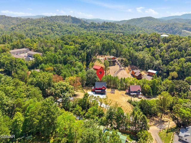 606 Cedar Road, Pigeon Forge, TN 37863
