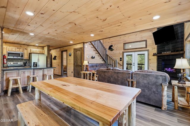 606 Cedar Road, Pigeon Forge, TN 37863