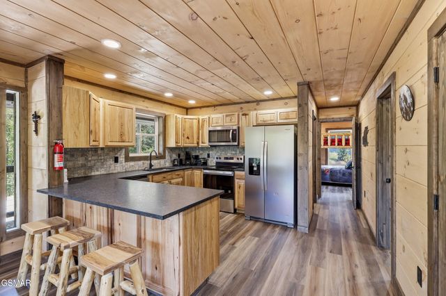 606 Cedar Road, Pigeon Forge, TN 37863