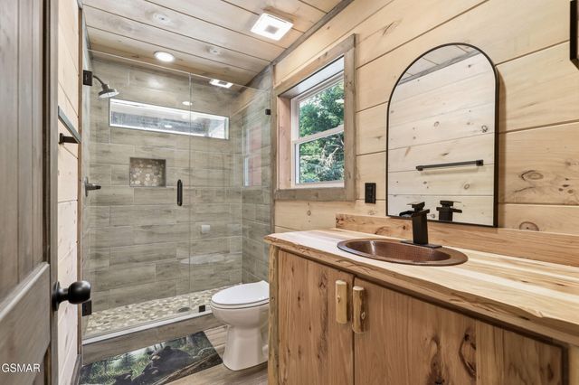 606 Cedar Road, Pigeon Forge, TN 37863