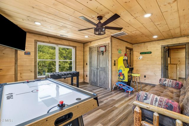 606 Cedar Road, Pigeon Forge, TN 37863