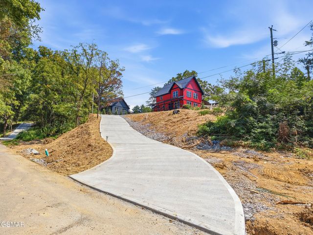 606 Cedar Road, Pigeon Forge, TN 37863