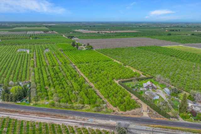 17230 E Franscella Ln, Ripon, CA 95366