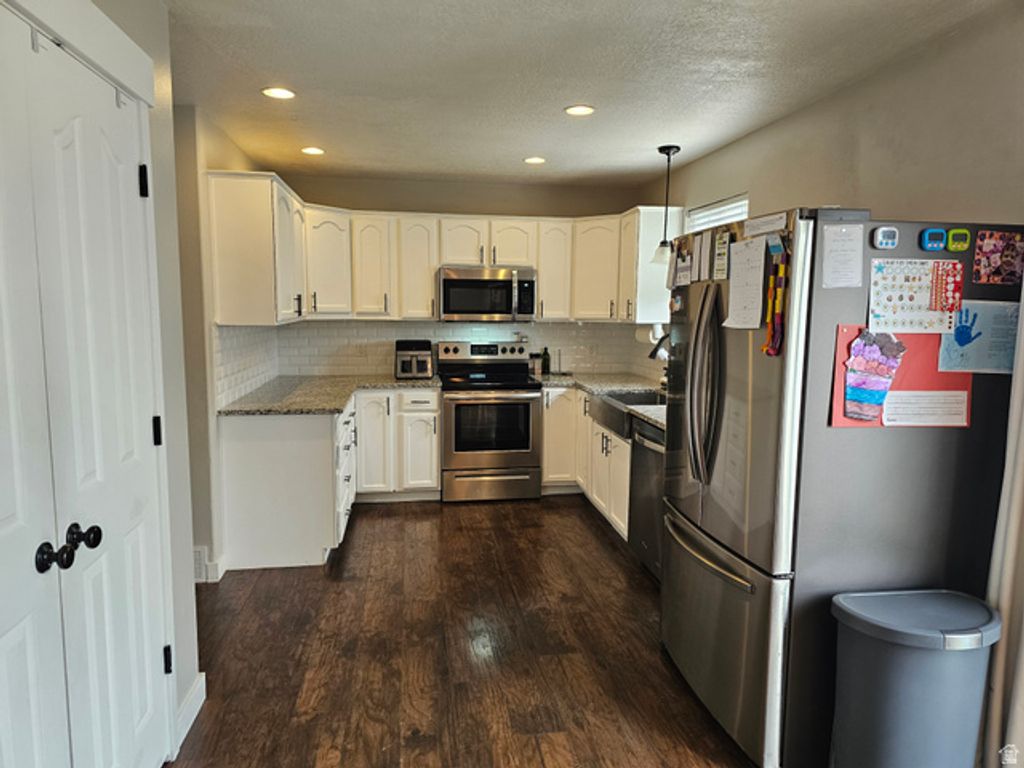 Image 5 of property listing at 7481 N RED PINE RD, Eagle Mountain, UT 84005