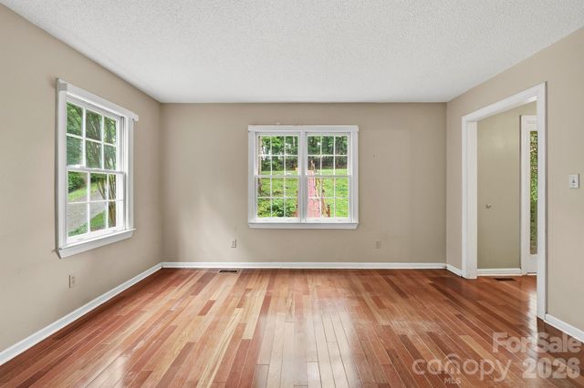 1227 Shirebourn None, Hickory, NC 28602