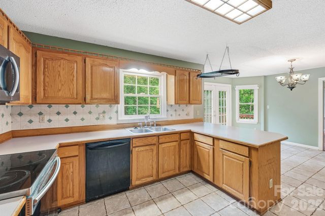 1227 Shirebourn None, Hickory, NC 28602