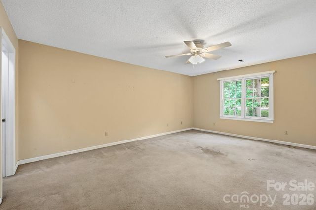 1227 Shirebourn None, Hickory, NC 28602