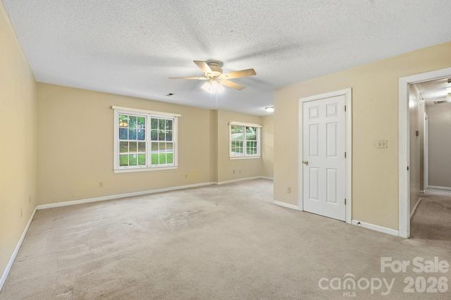 1227 Shirebourn None, Hickory, NC 28602