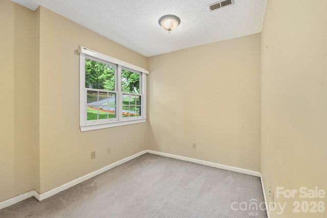 1227 Shirebourn None, Hickory, NC 28602