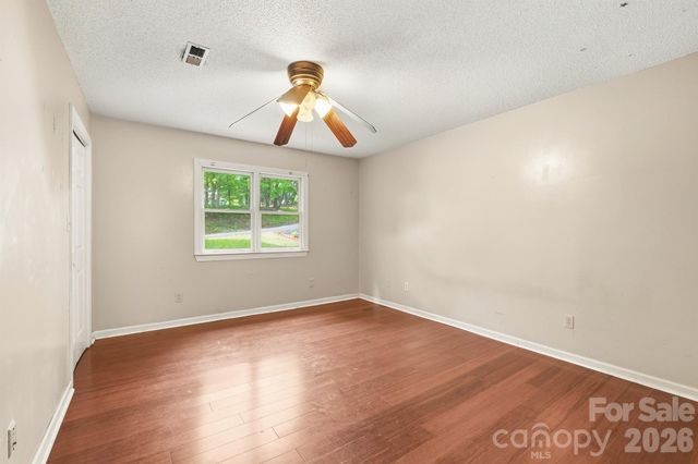 1227 Shirebourn None, Hickory, NC 28602