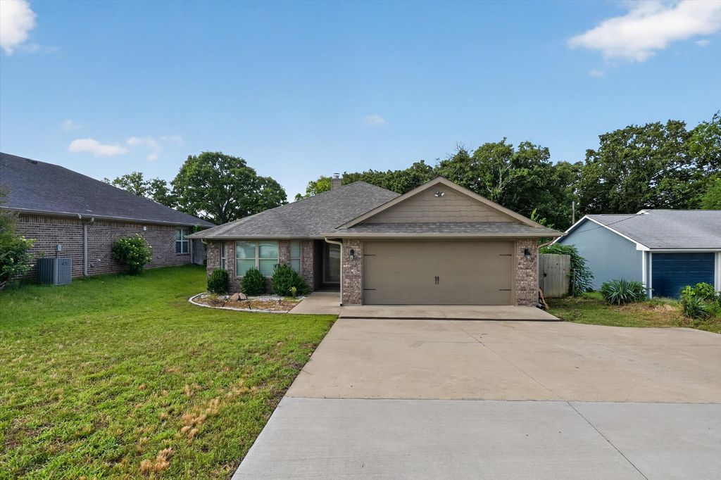 3016 Loy Lake Road, Denison, TX 75020