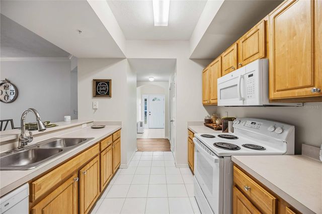 5721 BENTGRASS DRIVE 20-104, Sarasota, FL 34235