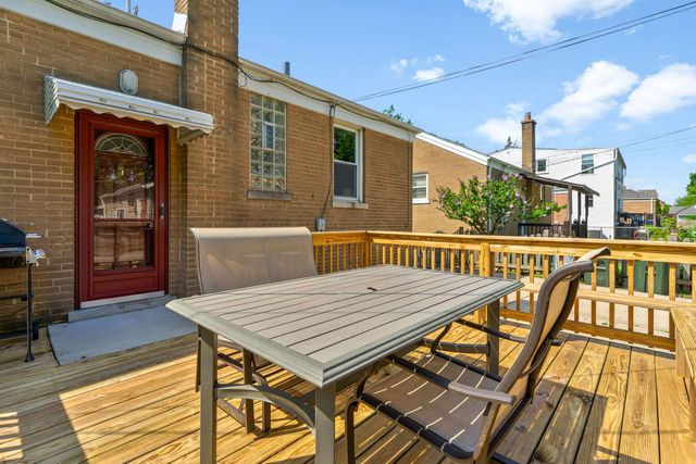 292 E Burlington Street, Riverside, IL 60546
