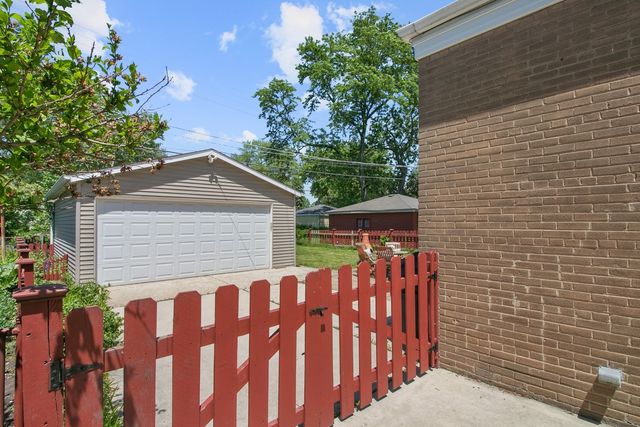 292 E Burlington Street, Riverside, IL 60546