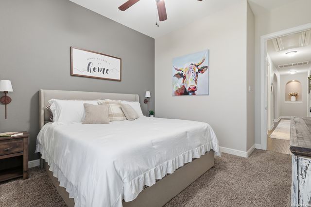 239 Sittre Dr, Castroville, TX 78009