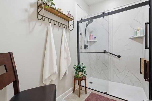 239 Sittre Dr, Castroville, TX 78009