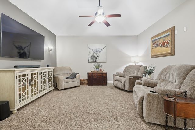 239 Sittre Dr, Castroville, TX 78009