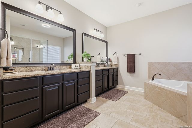 239 Sittre Dr, Castroville, TX 78009