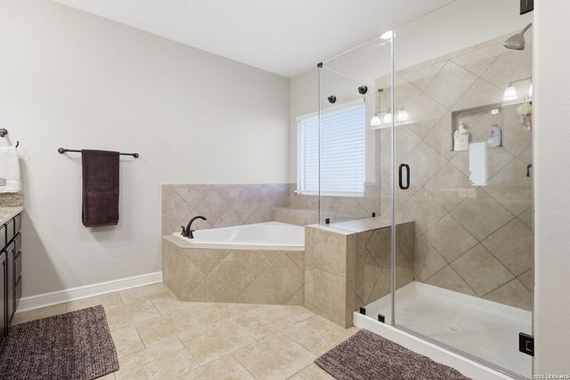 239 Sittre Dr, Castroville, TX 78009