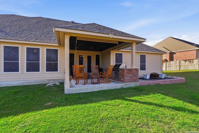 239 Sittre Dr, Castroville, TX 78009