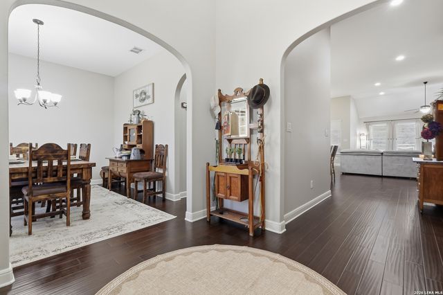 239 Sittre Dr, Castroville, TX 78009