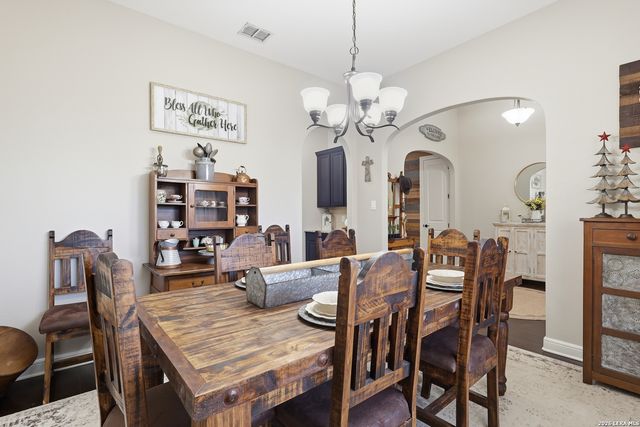 239 Sittre Dr, Castroville, TX 78009