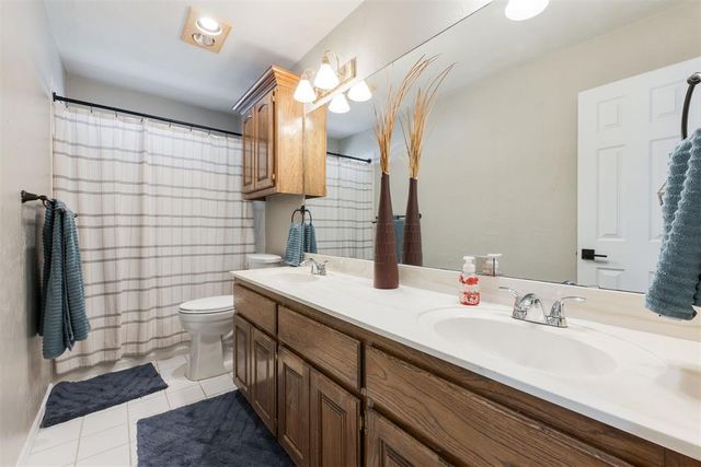 817 Fox Hill Drive, Edmond, OK 73034