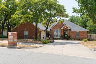 817 Fox Hill Drive, Edmond, OK 73034