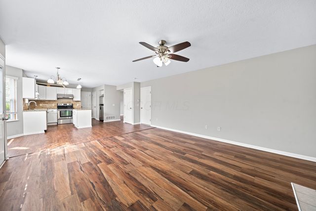 1161 Willow Oak Drive, Blacklick, OH 43004