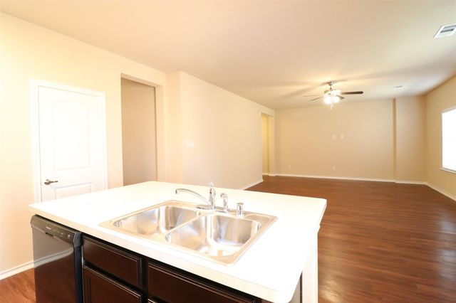 232 Michelle Drive, Grand Prairie, TX 75051