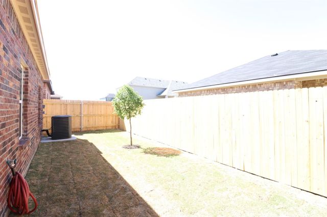 232 Michelle Drive, Grand Prairie, TX 75051