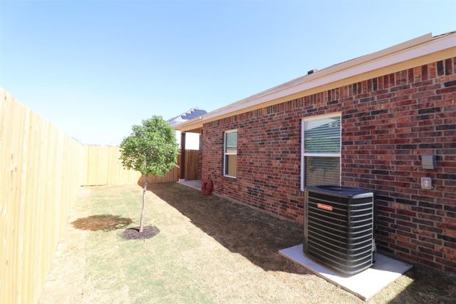 232 Michelle Drive, Grand Prairie, TX 75051