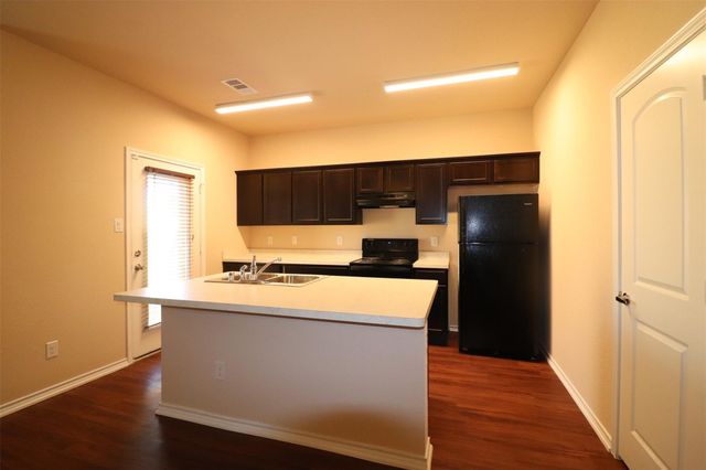 232 Michelle Drive, Grand Prairie, TX 75051