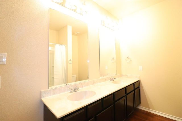 232 Michelle Drive, Grand Prairie, TX 75051