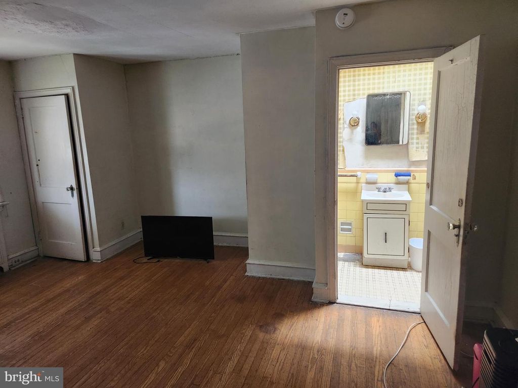 2164 W CHELTENHAM AVE, Philadelphia, PA 19138