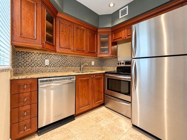 609 NE 13th Ave 203, Fort Lauderdale, FL 33304