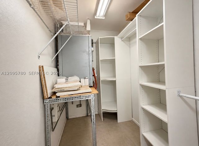 609 NE 13th Ave 203, Fort Lauderdale, FL 33304