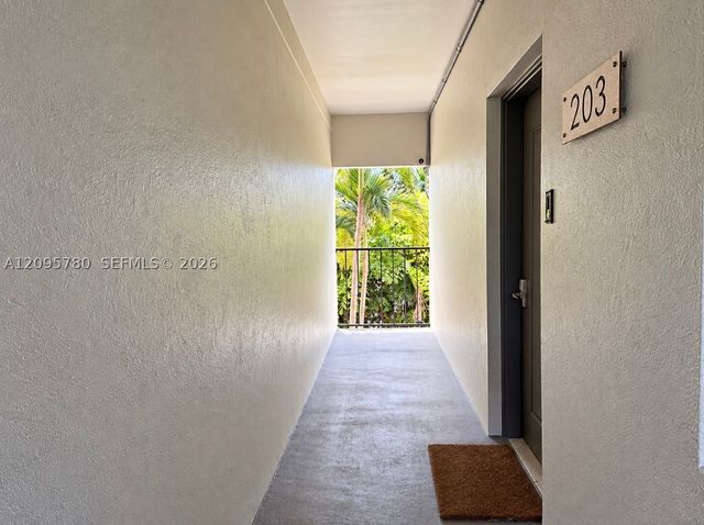 609 NE 13th Ave 203, Fort Lauderdale, FL 33304