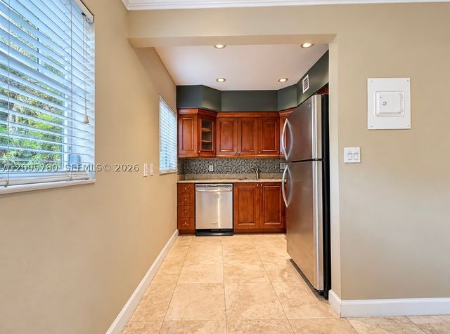 609 NE 13th Ave 203, Fort Lauderdale, FL 33304
