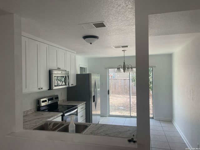 22 BADGERS HLS, San Antonio, TX 78238