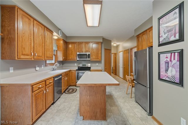 5688 Shallow Creek Avenue, Louisville, OH 44641