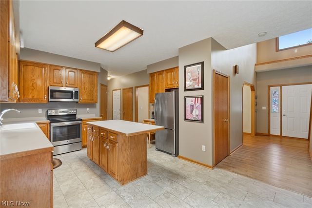 5688 Shallow Creek Avenue, Louisville, OH 44641